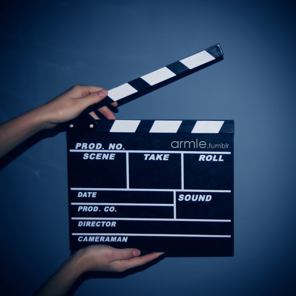 hands holding clapperboard