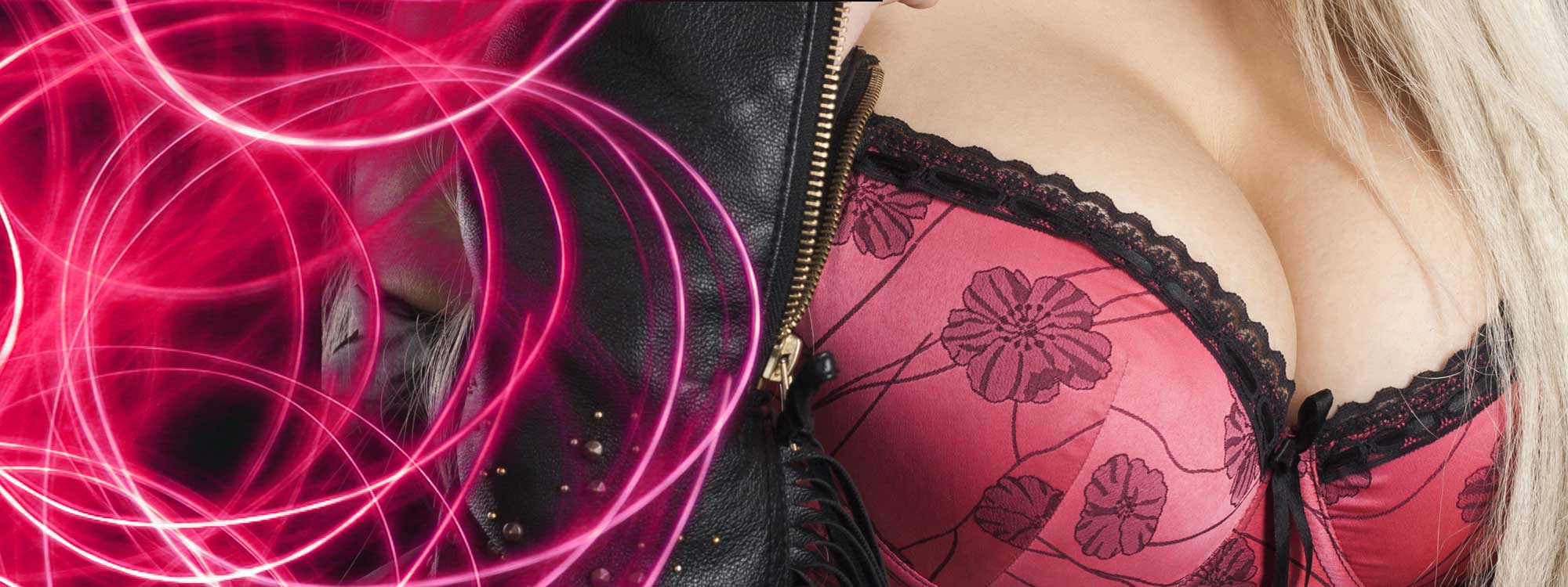 セクシーなランジェリー姿の女性