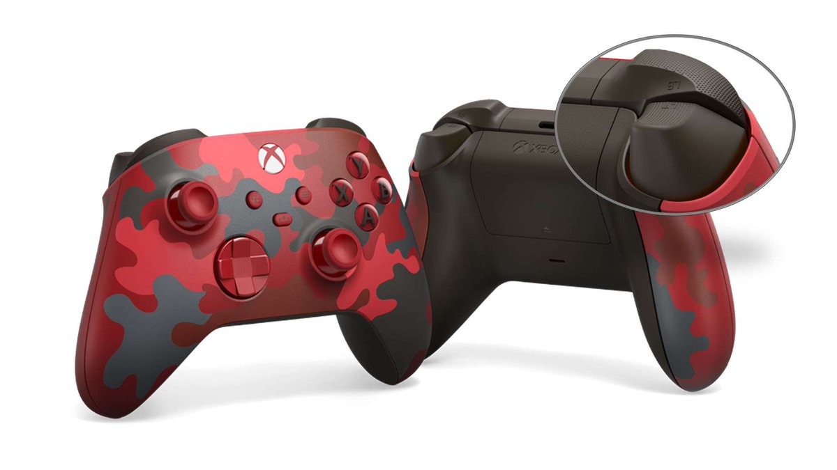 A product shot of the Daystrike Camo controlle (front and back)